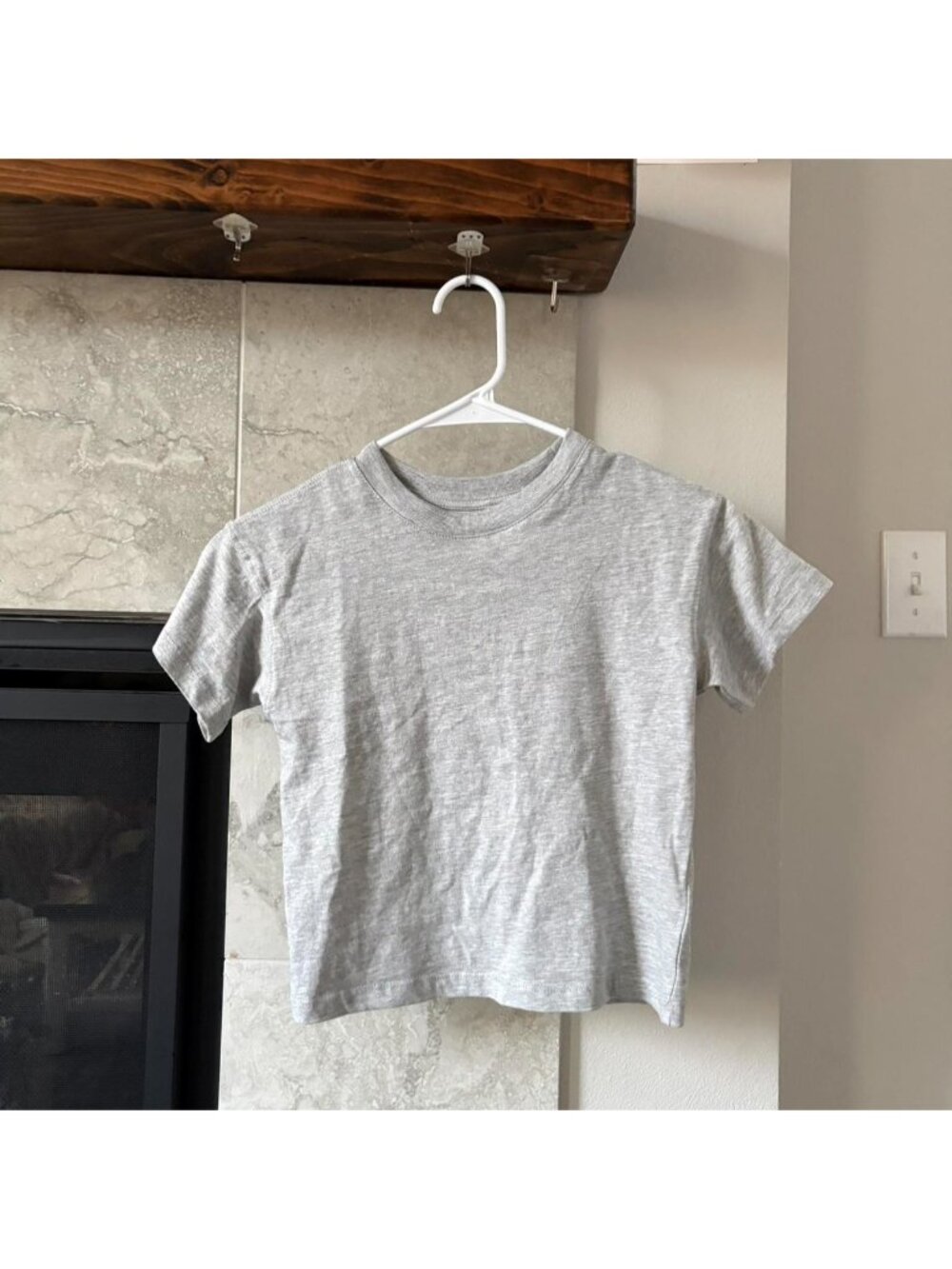 H&M boys top, fits like tight fitted cropped shirt, similar to a size small